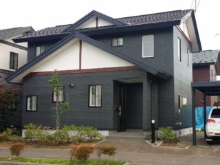 【塗装事例001】苫小牧市A邸「真っ黒ではないダークな色で安定感のあるカラーリング。」