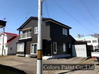 【塗装事例048】苫小牧市S邸「同系色でまとまる。縦ツートンでシャープな印象」