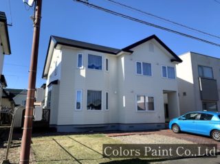 【塗装事例074】苫小牧市Y邸「ホワイトのアクセントカラーで高級感を持った爽やかさ。濃いめライトグレー」