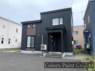 【塗装事例081】苫小牧市F邸「優しい色合いのライトブラウン✕相性抜群なブラックでモダンテイストに。」