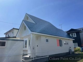 【塗装事例098】苫小牧市K邸「ターコイズブルーの三角屋根とクリーム色の外壁で作り出すアメリカンスタイル」