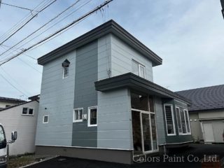 【塗装事例099】苫小牧市T邸「個性的な配色が目を引く。うっすら紫とブルーの屋根」