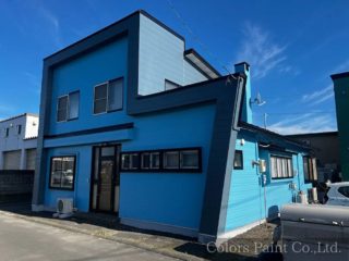 【塗装事例102】苫小牧市K邸「コントラストが美しい個性的な外観。ブルーとネイビーブルーの素敵な組み合わせ。」